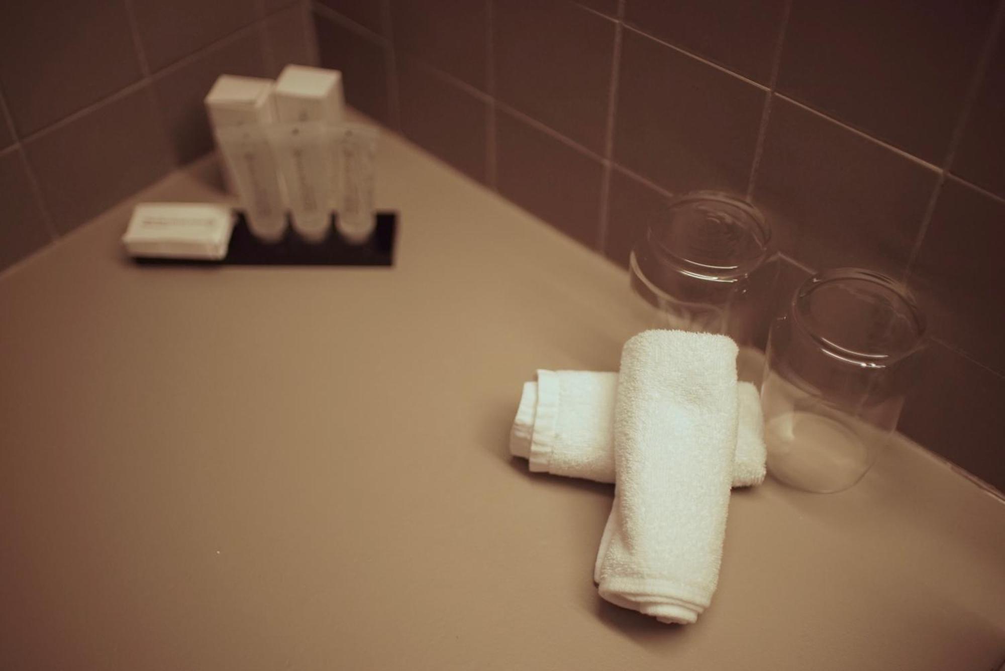 Hotel Matelote Antwerpen Bagian luar foto